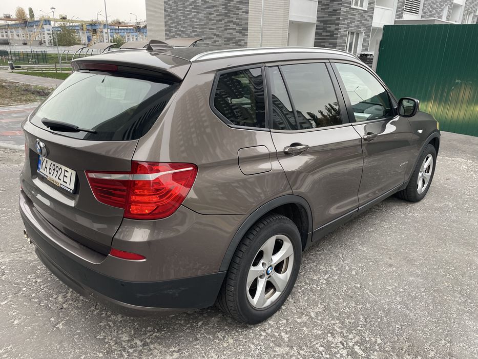 BMW X3 бензин 3.0 атмосфера, в родной краске 2011 г