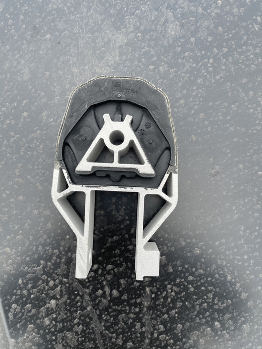 Подушка двигателя правая форд фокус 3 мазда 3 BK