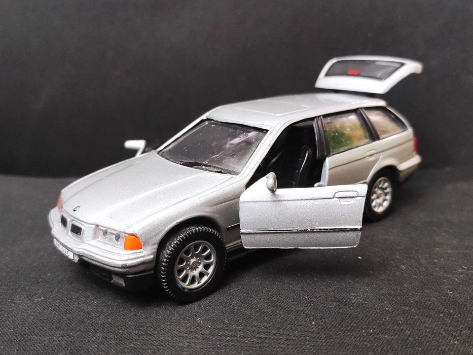 Модель авто BMW 325i Touring 1.32 Hongwell