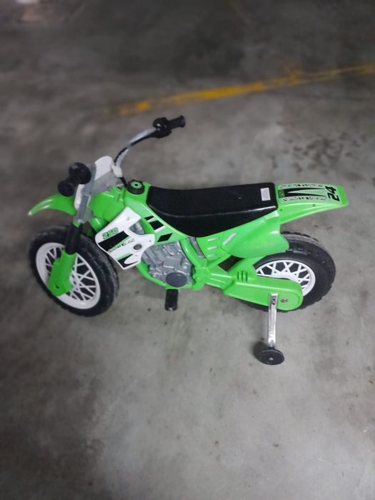 Mota elétrica para criança