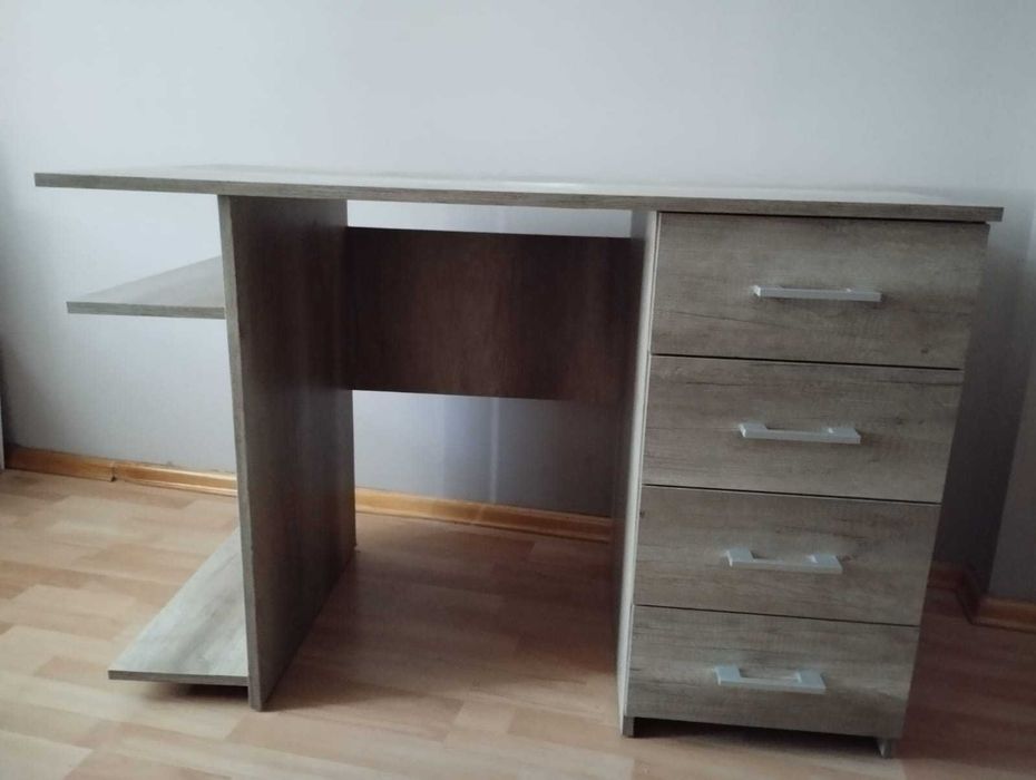 biurko z szufladami