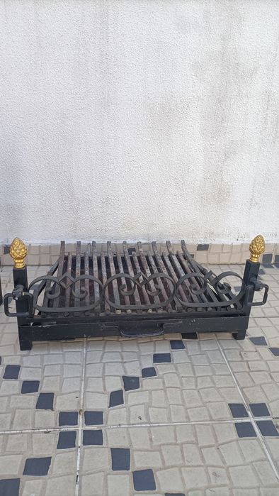 Vendo Grelha com Gaveta e Proteção de Lareira vintage.