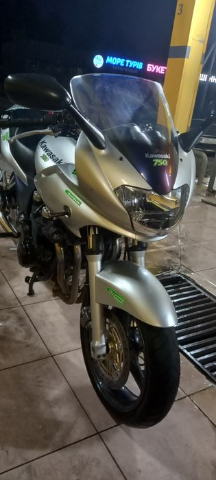 Продається Kawasaki ZR7S