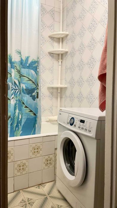 2 кімнатна  на Богунії, Військовий Інститут, вул. Героїв Десантників