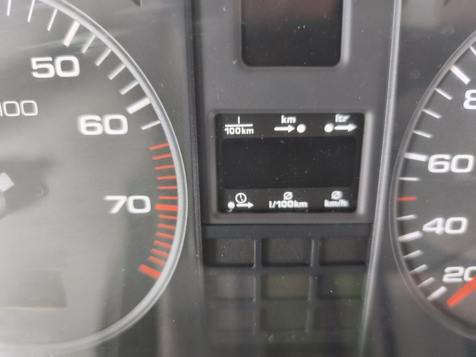 Audi 80 licznik komputer spalania tempomat