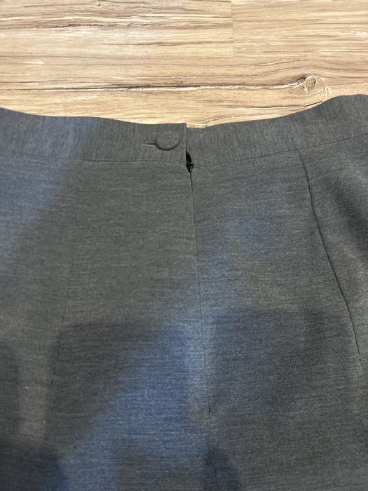 Długa szara spódnica