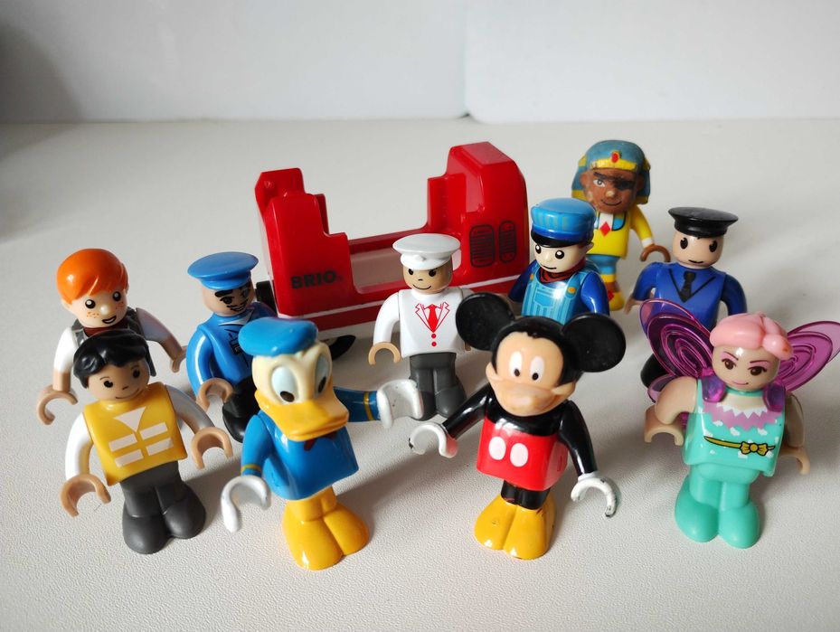 10 Figurek Brio Kaczor Donald Myszka Mickey i wagonik