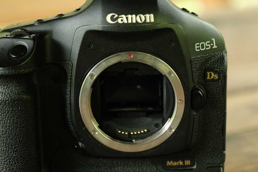 Canon 1dsIII body