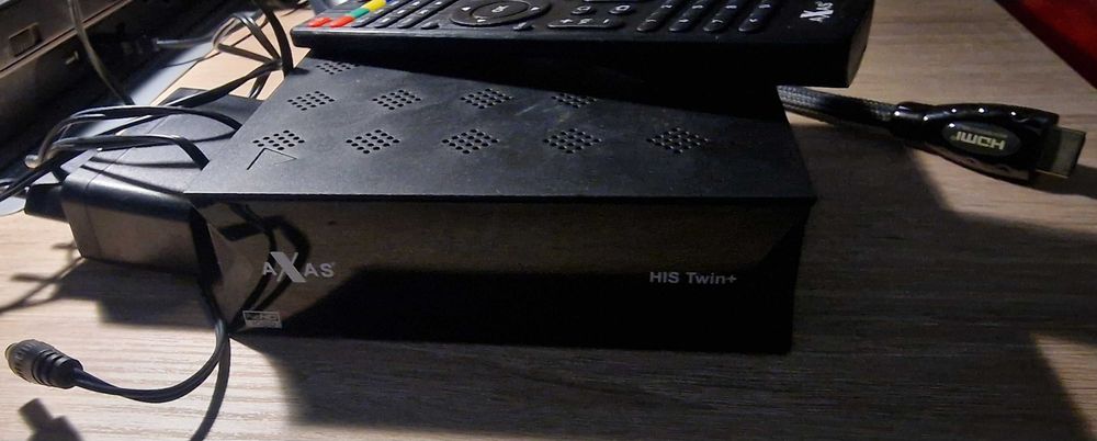 Dwugłowicowy Tuner satelitarny Axas Twin +