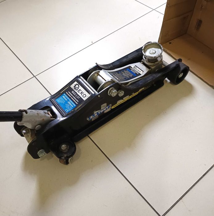 Podnośnik hydrauliczny GEKO G02032 2,5T niski profil 80-360 mm