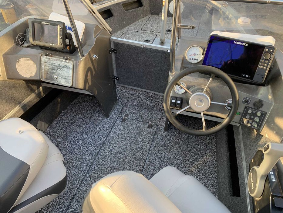 Катер FINVAL 470  з двигуном SUZUKI DF 70