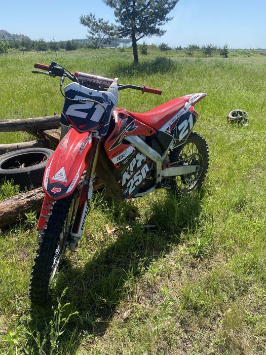 Мощный электробайк Honda CR 125 конверсия