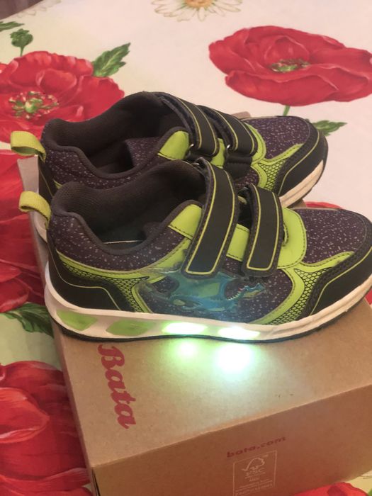 Кроссовки Bata 30 р