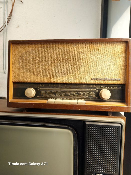 Televisão e rádio antigos