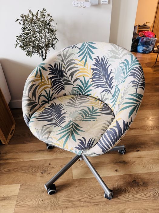 Fotel obrotowy IKEA SKRUVSTA | Wzór w liście / roślinny