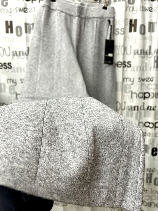 Костюм трикотажный с брюками палаццо, свободный крой.