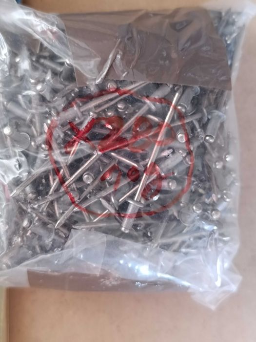 Ferramenta Rebitadora ou Rebitadeira nova e Rebites