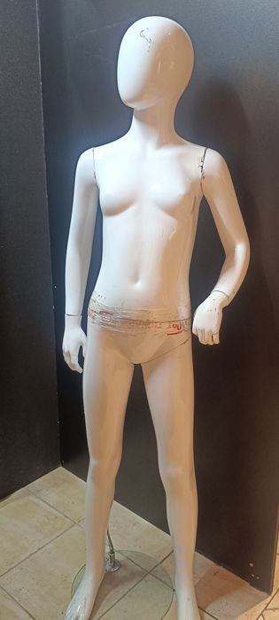 Manekin 150 cm dziecięcy pełnopostaciowy