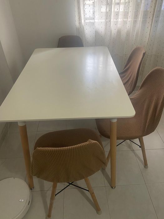 Conjunto Mesa + 4 Cadeiras