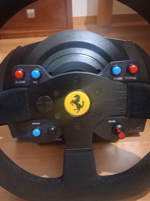 Volante Thrustmaster + Pedais T3PM (3 Pedais de Metal) PS5 / PS3 / PC
