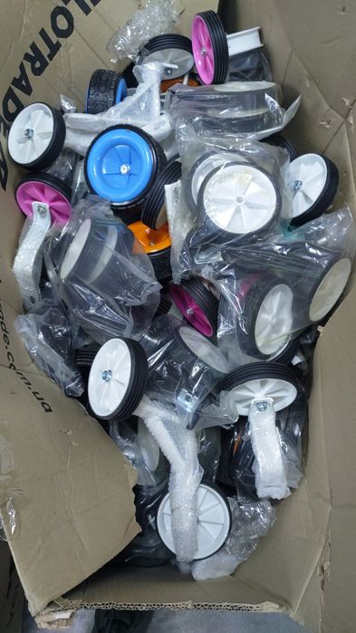 Розпродаж велозапчастин та аксесуарів