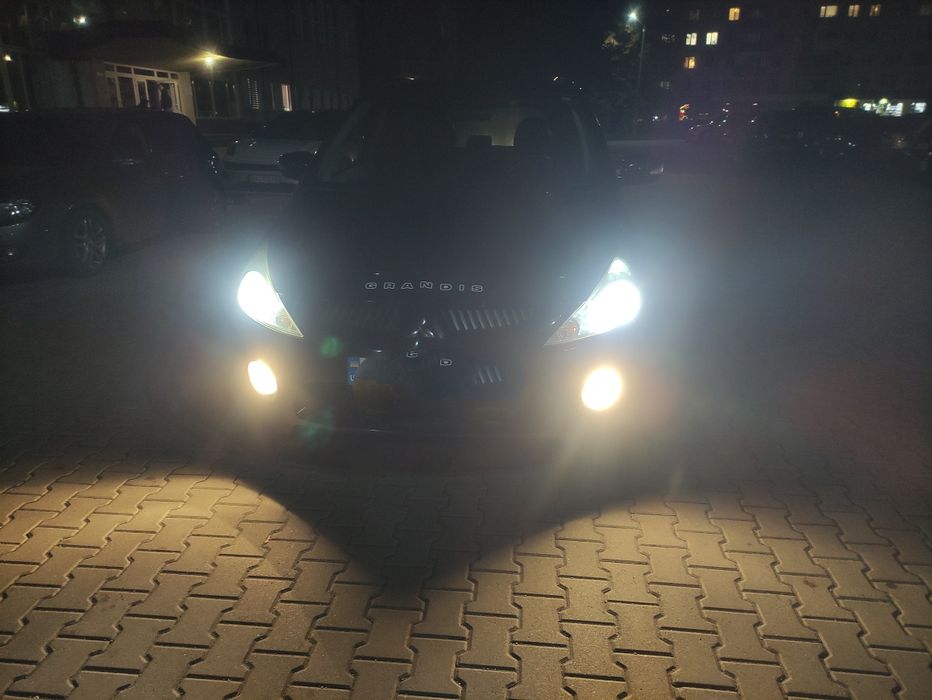 Міцубісі Грандіс