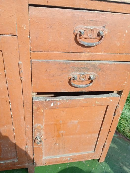 Тумбочка старовинна на реставрацію