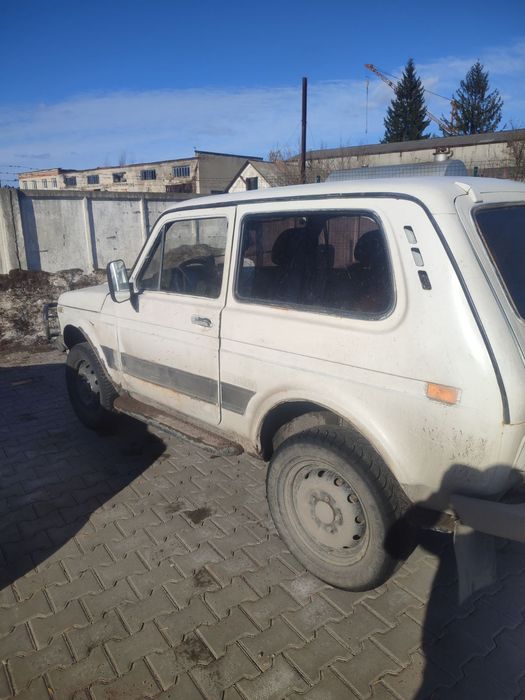 Продам автомобіль Нива