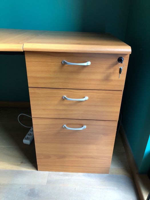 Efektowne i funkcjonalne biurko