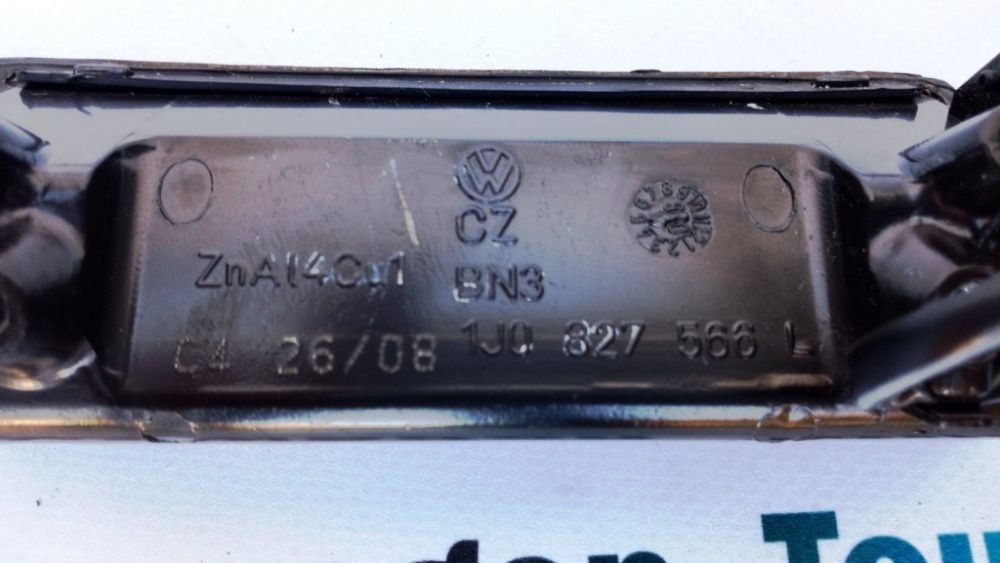 Кнопка открывания багажника Volkswagen Touareg 2003-2009 1J0827566L