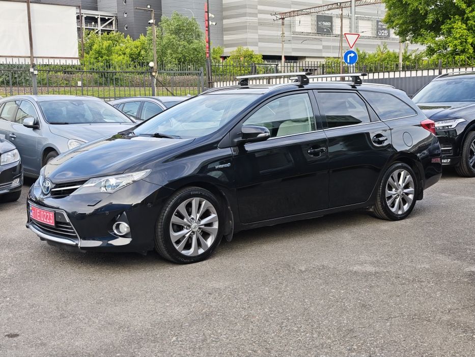 TOYOTA AURIS HYBRID 1,8 бенз+електро  2014 ІДЕАЛ ВІДЕО