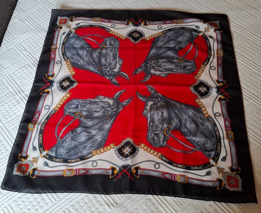 Lenços de Pescoço Quadrados ( Dois )