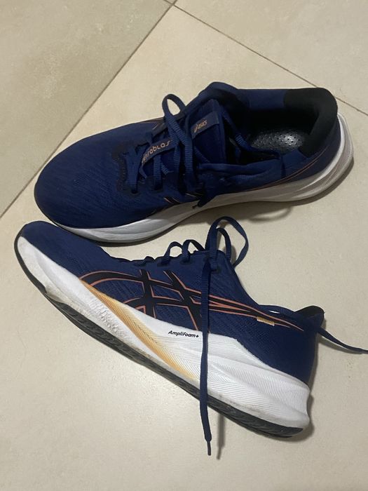 Tenis running Asics Versablast 4
