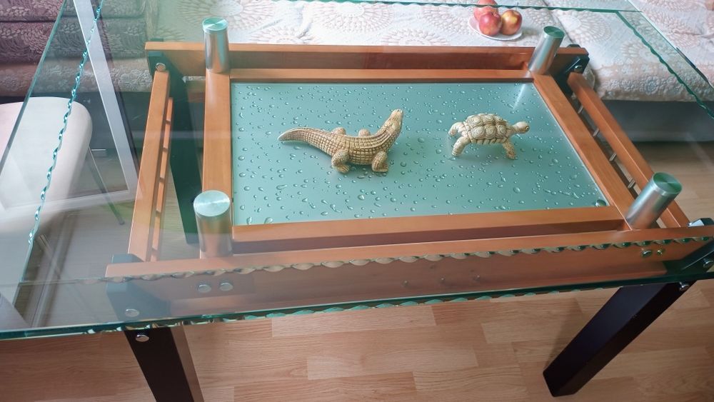Стол стеклянный двойной.
