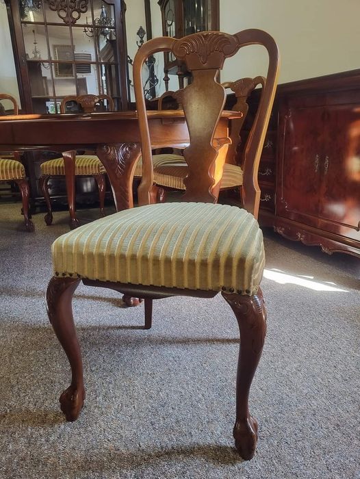 Jadalnia Chippendale. Komoda, witryna, stół i 6 krzeseł