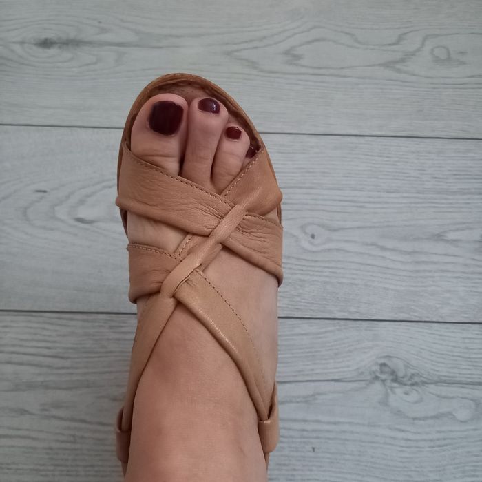 Sandałki damskie na koturnie 38, skórzane Lasocki