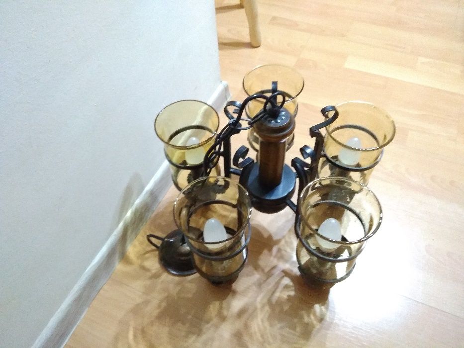 Lampa wisząca z żarówkami