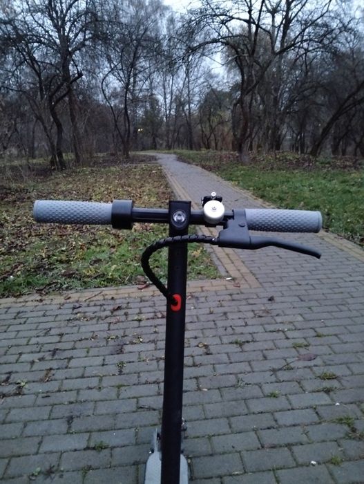 Продаю електросамокат терміново. Стан хороший, акумулятор тримає добре