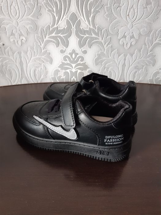 Кросовки для мальчика 28размер