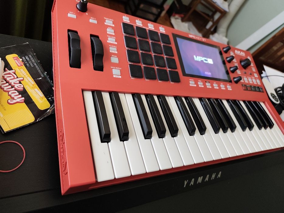 Akai MPC Key 37 - C/ extras