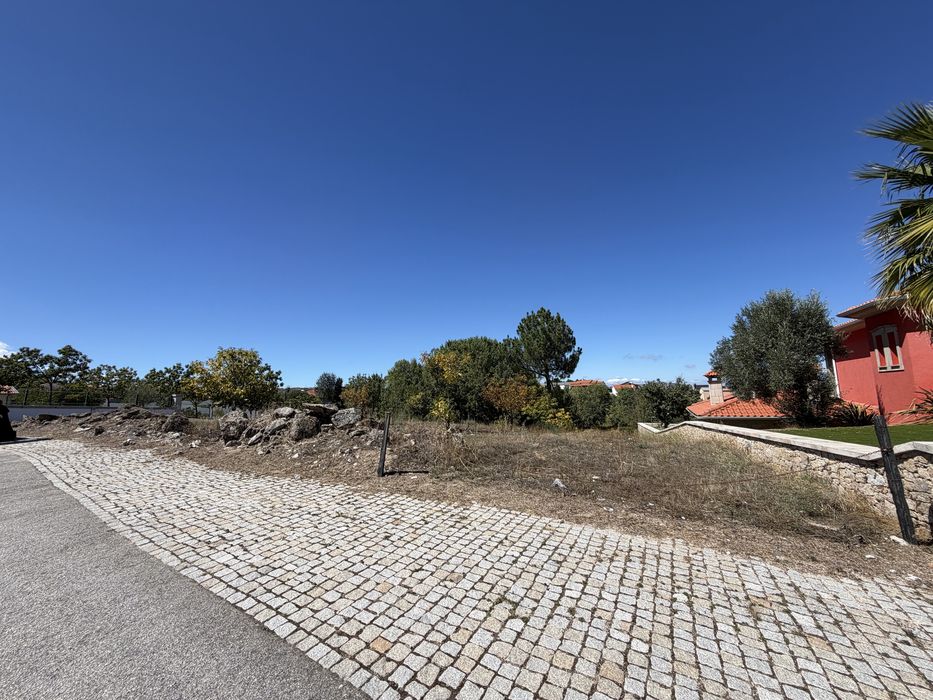 Terreno em solo urbano de 1250m2 com viabilidade construtica em Sever, Moimenta da Beira