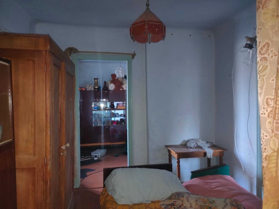 Продам частину будинка в районі зупинки Расвєт