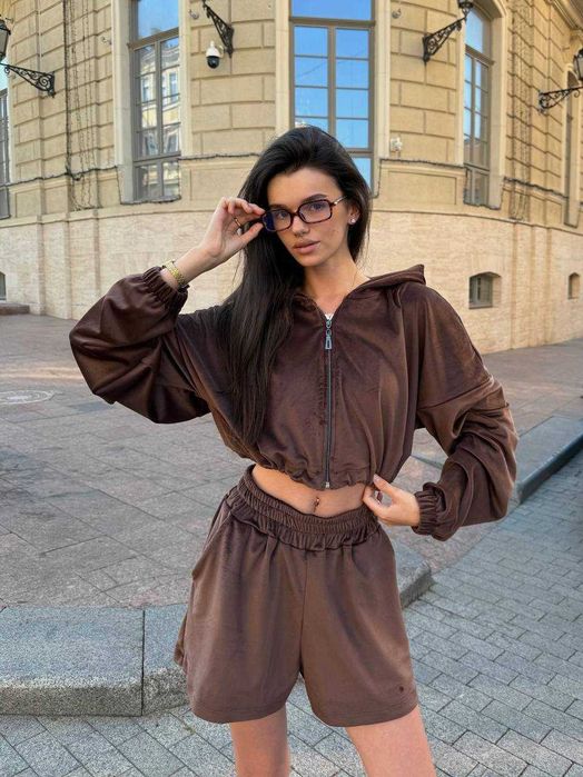 Жіночий літній костюм