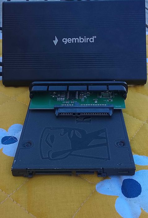 Disco SSD Kingston 240GB e caixa externa USB