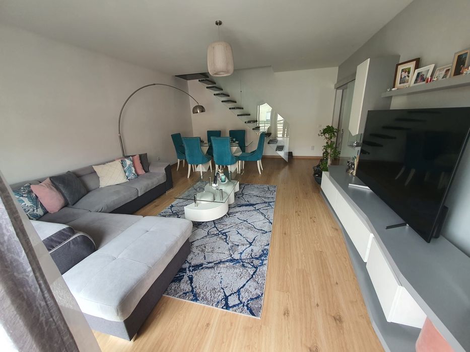 Apartamento t3 duplex em bom estado .