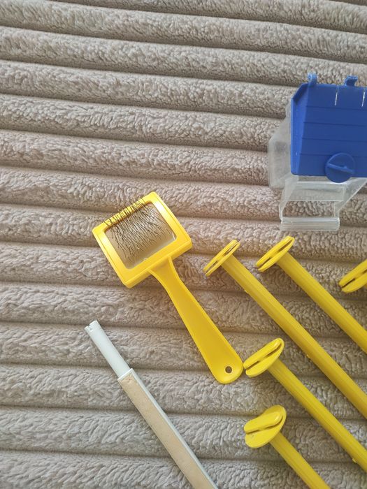 Аксесуари до клітки птахів і гребінець для котів