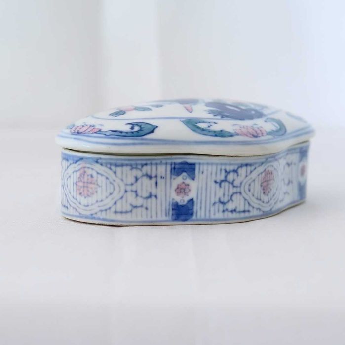 Guarda-joias em porcelana chinesa com tampa pintado à mão