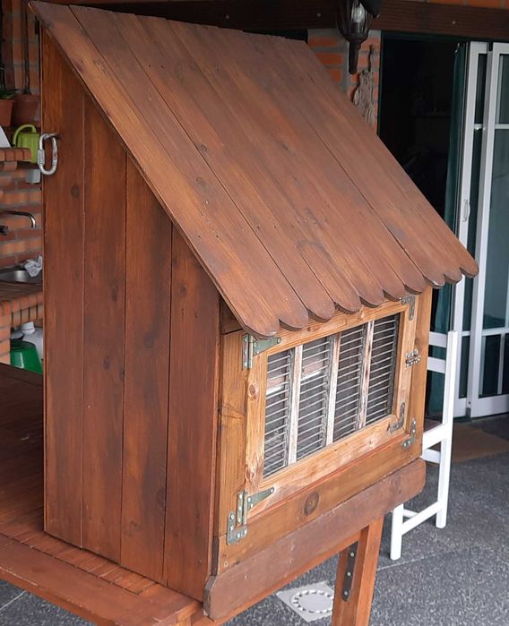 Gaiola de Madeira original e muito resistente.