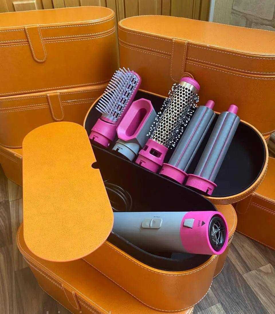 Стайлер для волосся з насадками 5 в 1 у шкіряному кейсі Dyson: 999 грн ...