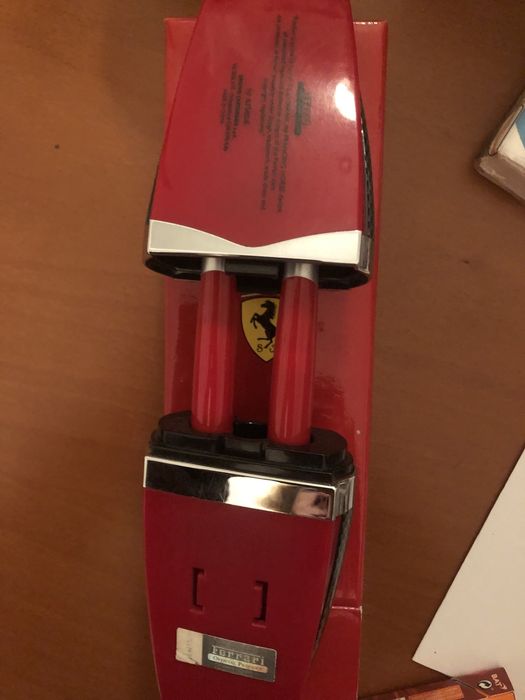 Estojo com 2 canetas oficiais Ferrari